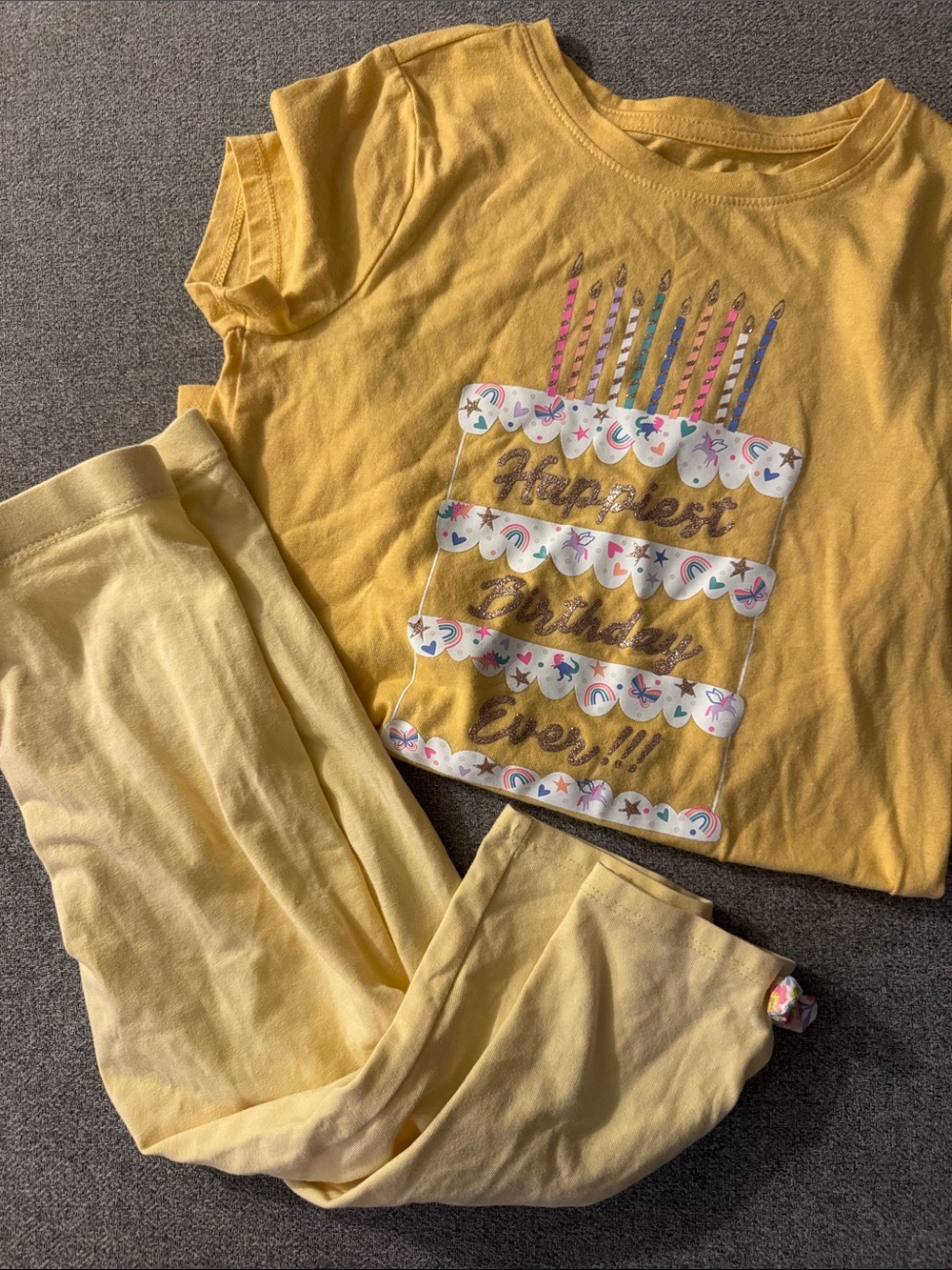 5/$15- Girl’s outfit size small